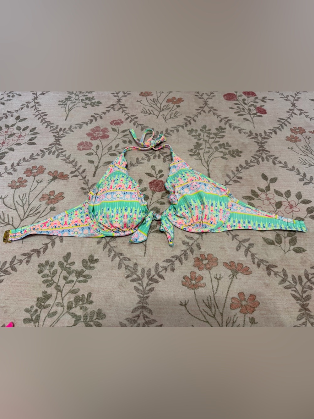Victoria's Secret underwire frilled halter bikini top - size 34DD. Ties at neck.